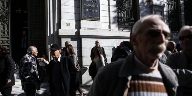 Δραστικές μειώσεις στις συντάξεις ζητούν οι θεσμοί. Δεν κάνουν πίσω στο ασφαλιστικό