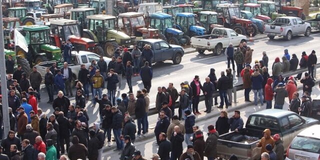 Σκληραίνουν την στάση τους οι αγρότες