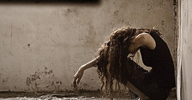 Εξαρθρώθηκε σπείρα trafficking. Βίαζαν τα θύματά τους για να κάμψουν τις αντιστάσεις τους