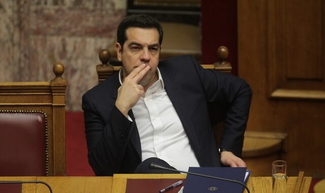 Διελκυστίνδα κυβέρνησης – αγροτών και στο βάθος προσφυγικό