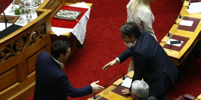 Ασφαλιστικό: Η πρώτη μονομαχία Τσίπρα-Μητσοτάκη στη Βουλή. LIVE EIKONA