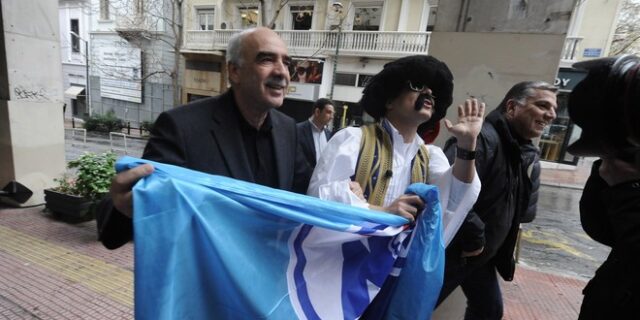 Τον Τσολιά της Ελληνοφρένειας συνάντησε ο Μεϊμαράκης έξω από τον ΕΒΕΑ