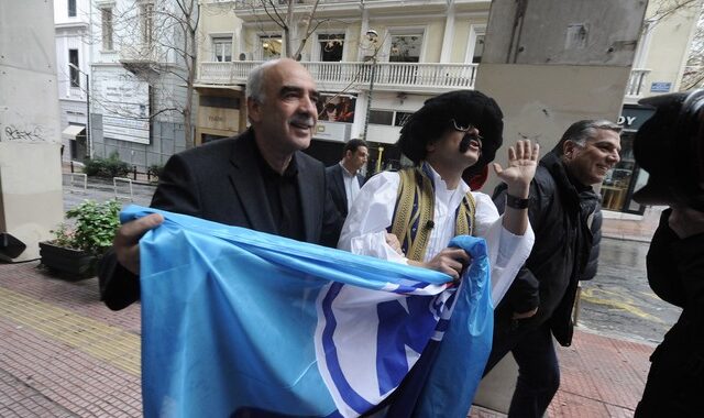 Τον Τσολιά της Ελληνοφρένειας συνάντησε ο Μεϊμαράκης έξω από τον ΕΒΕΑ