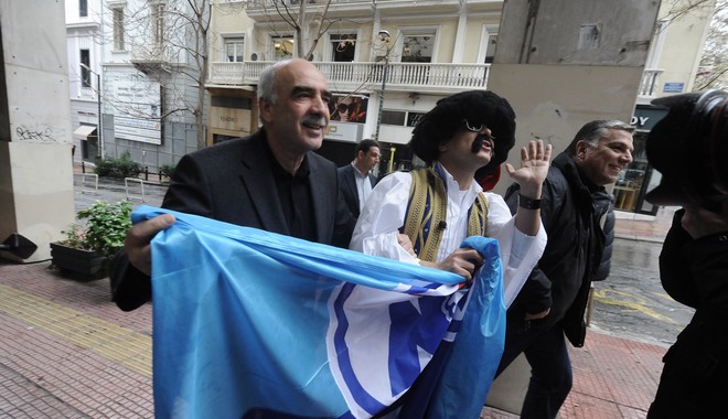 Τον Τσολιά της Ελληνοφρένειας συνάντησε ο Μεϊμαράκης έξω από τον ΕΒΕΑ