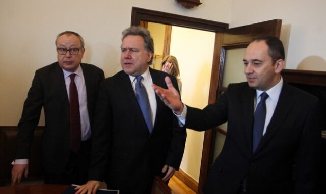 Η ΝΔ δε συναινεί σε μείωση συντάξεων και αύξηση εισφορών