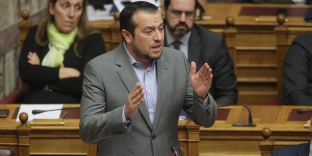 Παππάς: Ψύχραιμη έκκληση για διάλογο προς αγρότες, επίθεση πολλών ‘ντεσιμπέλ’ για τις άδειες σε ΝΔ