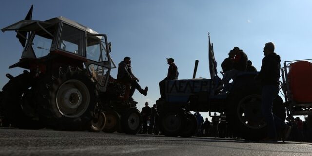 Κλιμακώνουν τις κινητοποιήσεις τους οι αγρότες. Κλειστά τα Τέμπη