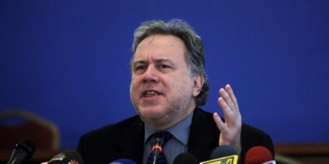 Κατρούγκαλος: Εθνική σύνταξη μόνο με ρήτρα ανάπτυξης. Στο 6,5% η εισφορά για τα μπλοκάκια