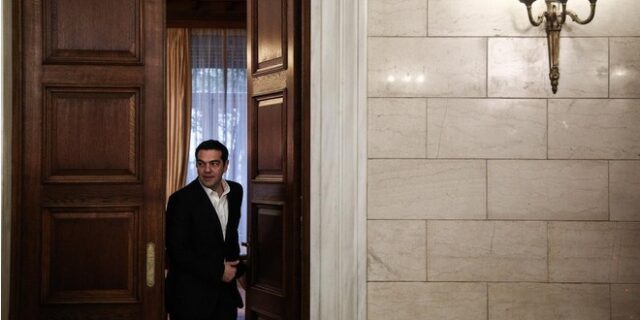 Μαξίμου για ΝΔ και ΠΑΣΟΚ: Ποιος μιλάει για το Ασφαλιστικό