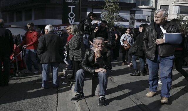 De Standaard: Το πρόγραμμα διάσωσης της Ελλάδας μπορεί να βρεθεί στον αέρα από το ασφαλιστικό