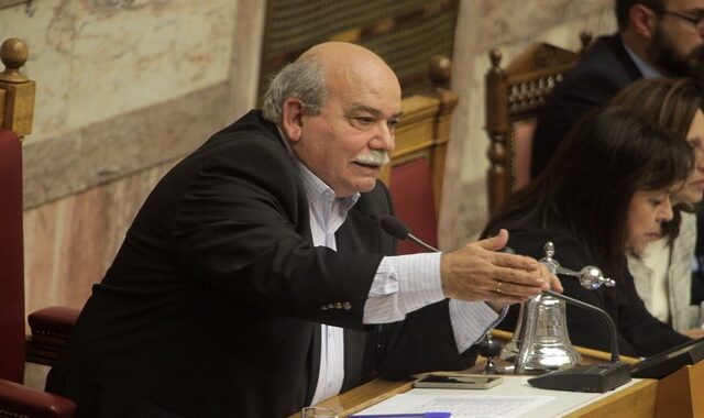 Νέα προσπάθεια Βούτση για άρση του αδιεξόδου για τις τηλεοπτικές άδειες