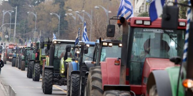 Αναστέλλουν τις κινητοποιήσεις οι αγρότες και αποχωρούν από το μπλόκο των Μικροθηβών