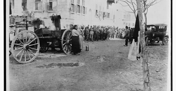 Και το Όσκαρ μισαλλοδοξίας πάει σε αυτόν που συγκρίνει πρόσφυγες και Έλληνες αστέγους