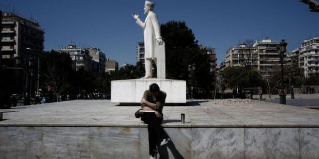 Ένας στους δύο νέους χωρίς δουλειά