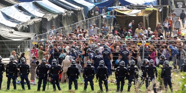 Η Αυστρία ακυρώνει τη Σύνοδο Κορυφής. ‘Φράχτης’ και για Σύρους πρόσφυγες