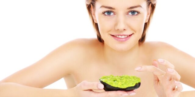 Αφήστε το βούτυρο και αλείψτε… αβοκάντο στο ψωμί. Και αντίο χοληστερίνη