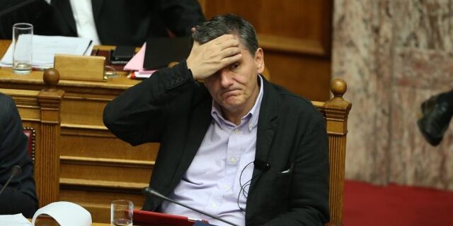 Σοκ από ΕΛΣΤΑΤ: Ύφεση 0,7% το 2015 ενώ υπήρχε πρόβλεψη για μηδενική