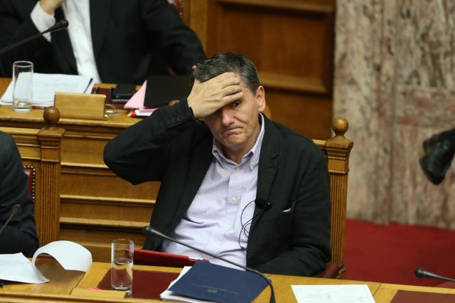 Σοκ από ΕΛΣΤΑΤ: Ύφεση 0,7% το 2015 ενώ υπήρχε πρόβλεψη για μηδενική