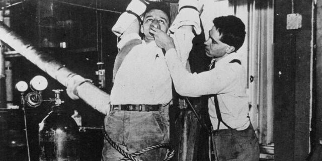 Μηχανή του Χρόνου: Ο επιστήμονας που θανάτωσε και επανέφερε στη ζωή δύο σκύλους!