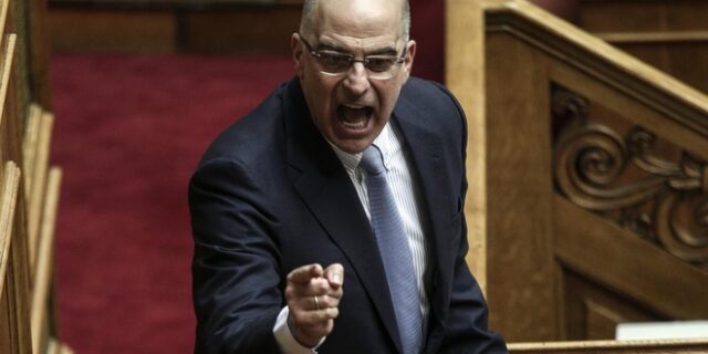 Μαλλιά-κουβάρια ΝΔ, ΚΚΕ, Λεβέντης για… Μεταξά και Παπαδόπουλο