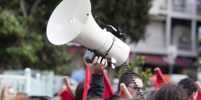 Αγωνίζονται για να εξαπατήσουν τα ίδια τους τα παιδιά…