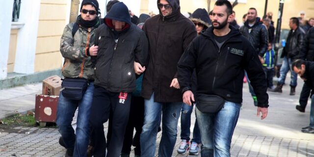 Κύκλωμα εκβιαστών: ‘Έλα σου εξασφάλισα ένα χιλιαρικάκι ακόμα από ΕΥΔΑΠ’