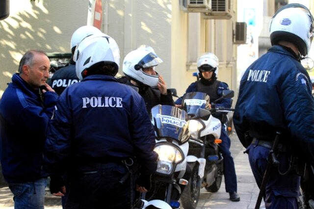 Τους μαχαίρωσαν, τους λήστεψαν, τους έβαλαν σε πορτ παγκάζ αυτοκινήτου και συνέχισαν να τους βασανίζουν