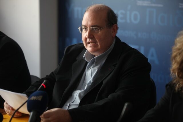 Ένσταση Φίλη για την ποινή-‘χάδι’ σε δάσκαλο που κατηγορείται για ασέλγεια σε μαθήτριες