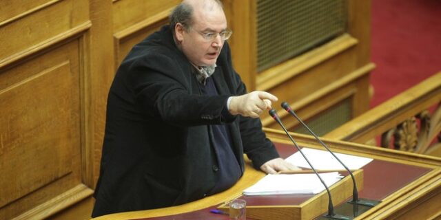 Υποκίνηση αγροτικών κινητοποιήσεων από ΝΔ και Χρυσή Αυγή καταγγέλλει ο Φίλης