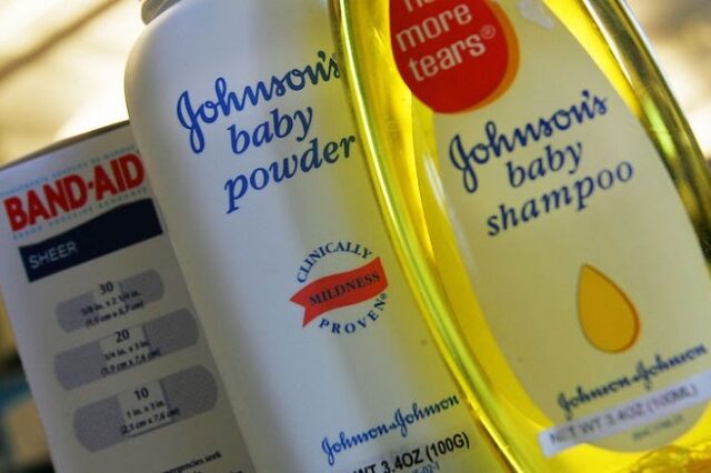 Johnson & Johnson: ‘Καμπάνα’ 72 εκατ. δολαρίων λόγω θανάτου από καρκίνο