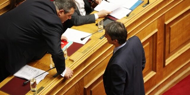 Οι τελευταίες εξελίξεις στο προσφυγικό στο τραπέζι των συζητήσεων Καμμένου – Μητσοτάκη