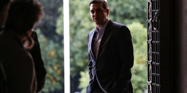 Σε εξέλιξη σύσκεψη στο Μαξίμου εν όψει της συνάντησης με τους αγρότες