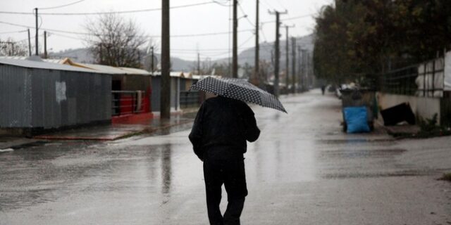 Ανασύρθηκε πτώμα αγνώστου από ρεματιά στο Μενίδι
