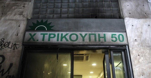 Νέα επίθεση με μολότοφ στα γραφεία του ΠΑΣΟΚ. Κινδύνευσε βουλευτής