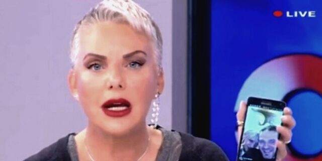 Δύσκολα για τη Νανά Παλαιτσάκη. Έξαλλοι Φράνκα Ράιτ και ο δήθεν Ντέιβιντ Γκίλμουρ μαζί της