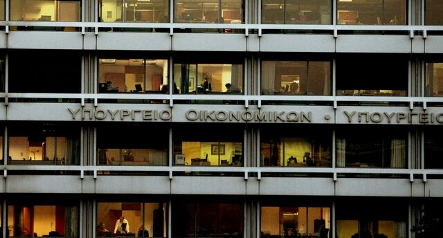 Υπουργείο Οικονομικών: Υπέρβαση 105 εκατ. ευρώ στις εισπράξεις Ιουλίου