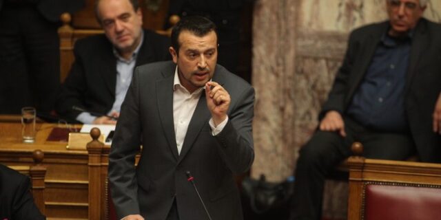 ‘Κόφτε το κατενάτσιο για τις τηλεοπτικές άδειες’ λέει στην αντιπολίτευση ο Παππάς