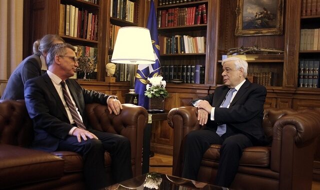 Ντε Μεζιέρ σε Παυλόπουλο: Αν δεν μειωθεί ο αριθμός των προσφύγων κινδυνεύει ολόκληρη η Ευρώπη