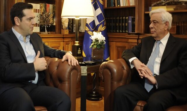 Συνάντηση Παυλόπουλου – Τσίπρα: Αναγκαία η διαμόρφωση μιας εθνικής γραμμής για το προσφυγικό