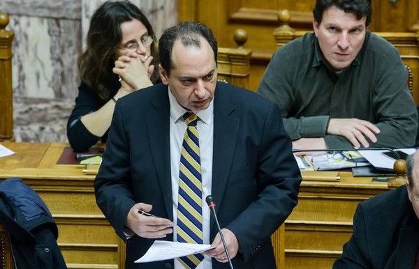 Περικοπές σε δήθεν ‘άγονες’ αεροπορικές γραμμές προαναγγέλλει ο Σπίρτζης