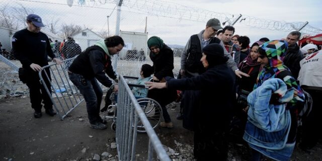 Άνοιξε η ουδέτερη ζώνη Ελλάδας – ΠΓΔΜ. Πέρασαν μόνο 300 πρόσφυγες