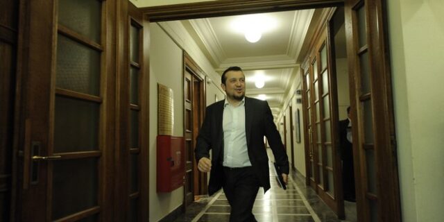 Τηλεοπτικές άδειες: Διαβουλεύσεων συνέχεια για το Νίκο Παππά