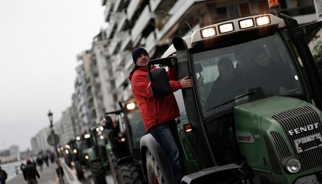 Αγρότες: Κόβουν την Ελλάδα στα δύο και ετοιμάζονται για απόβαση στην Αθήνα