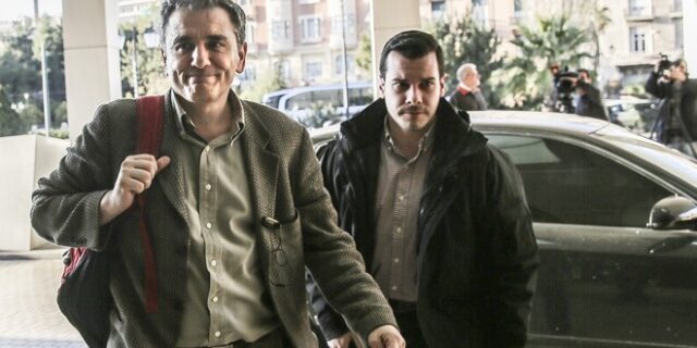 ‘Βροχή’ οικονομικών στοιχείων αποστέλλει στους δανειστές η Αθήνα