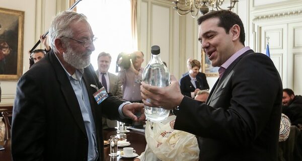 Ο Μπούτας έδωσε τσίπουρο στον Τσίπρα!