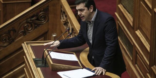 ‘Η ΝΔ πουλάει εκδούλευση στη διαπλοκή’, κατήγγειλε ο Τσίπρας