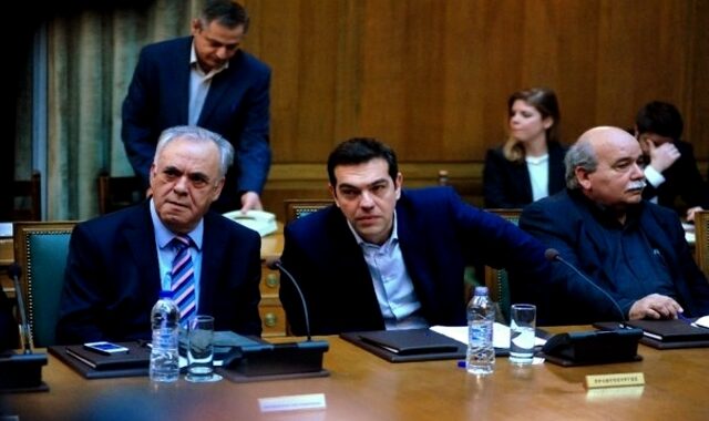 Συνεδριάζει το υπουργικό. Η κρίσιμη ομιλία Τσίπρα. LIVE EIKONA