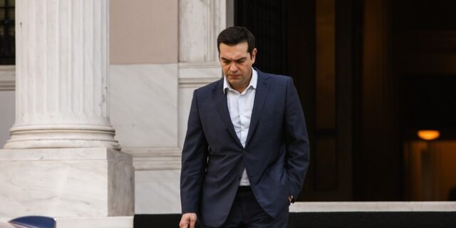 Πολιτική λύση ψάχνει το Μαξίμου