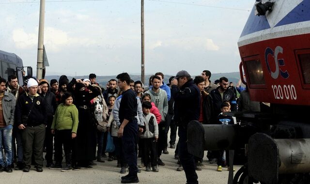 ‘Ασφυξία’ στην Ειδομένη με 5.500 πρόσφυγες