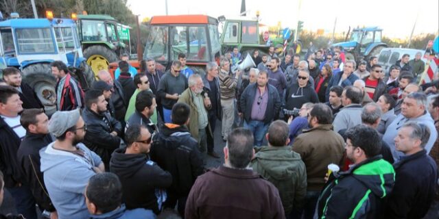 Αγρότες: Σε ποια σημεία και ποιες ώρες προχωρούν σε αποκλεισμούς δρόμων